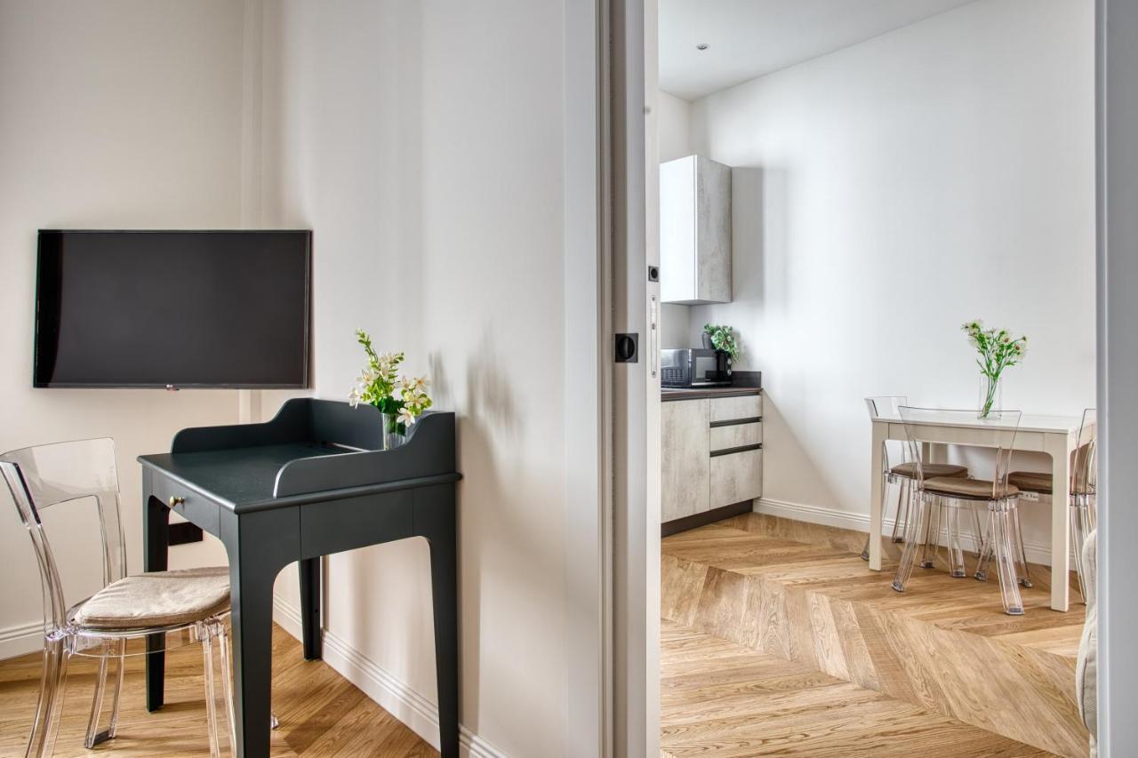 Joivy Stunning Flat With Balcony Apartment Milan Bagian luar foto